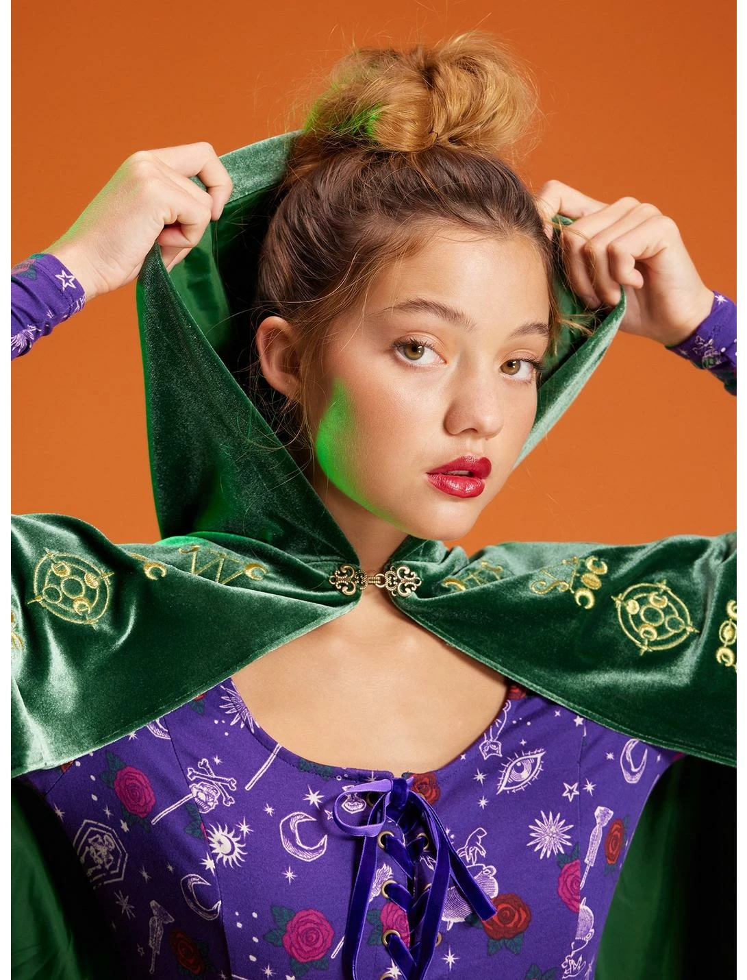HUNIVERS Her Universe Disney Hocus Pocus Winifred Velvet Hooded Cape - Image 4