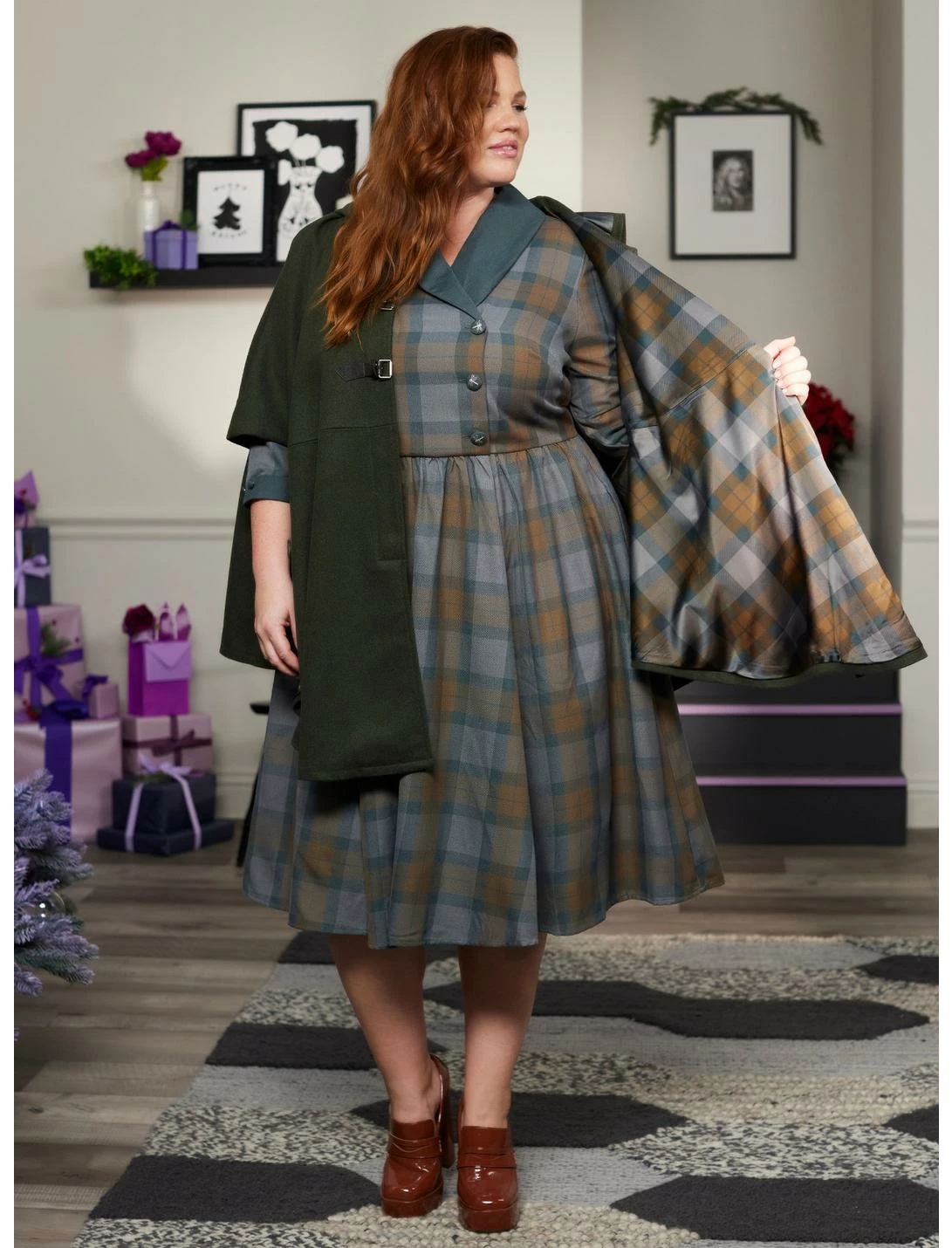 HUNIVERS Her Universe Outlander Hooded Cape Plus Size - Image 4