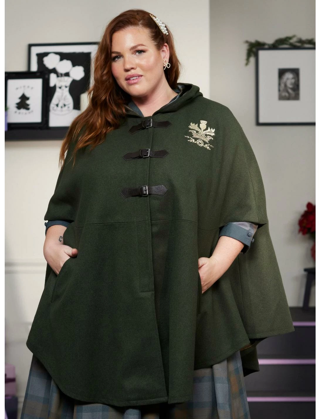 HUNIVERS Her Universe Outlander Hooded Cape Plus Size